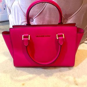 Micheal kors pink purse